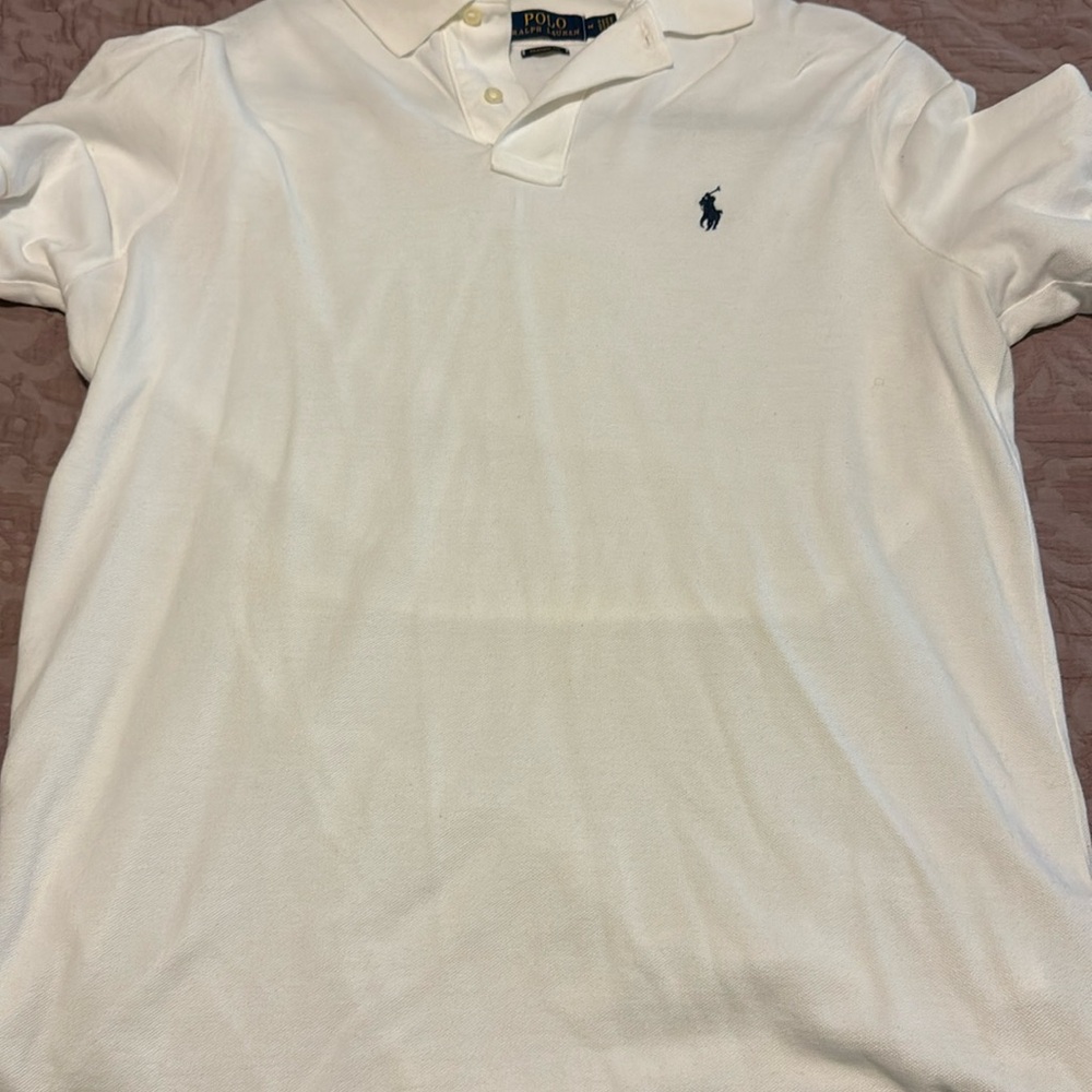 Men’s medium polo collar shirt